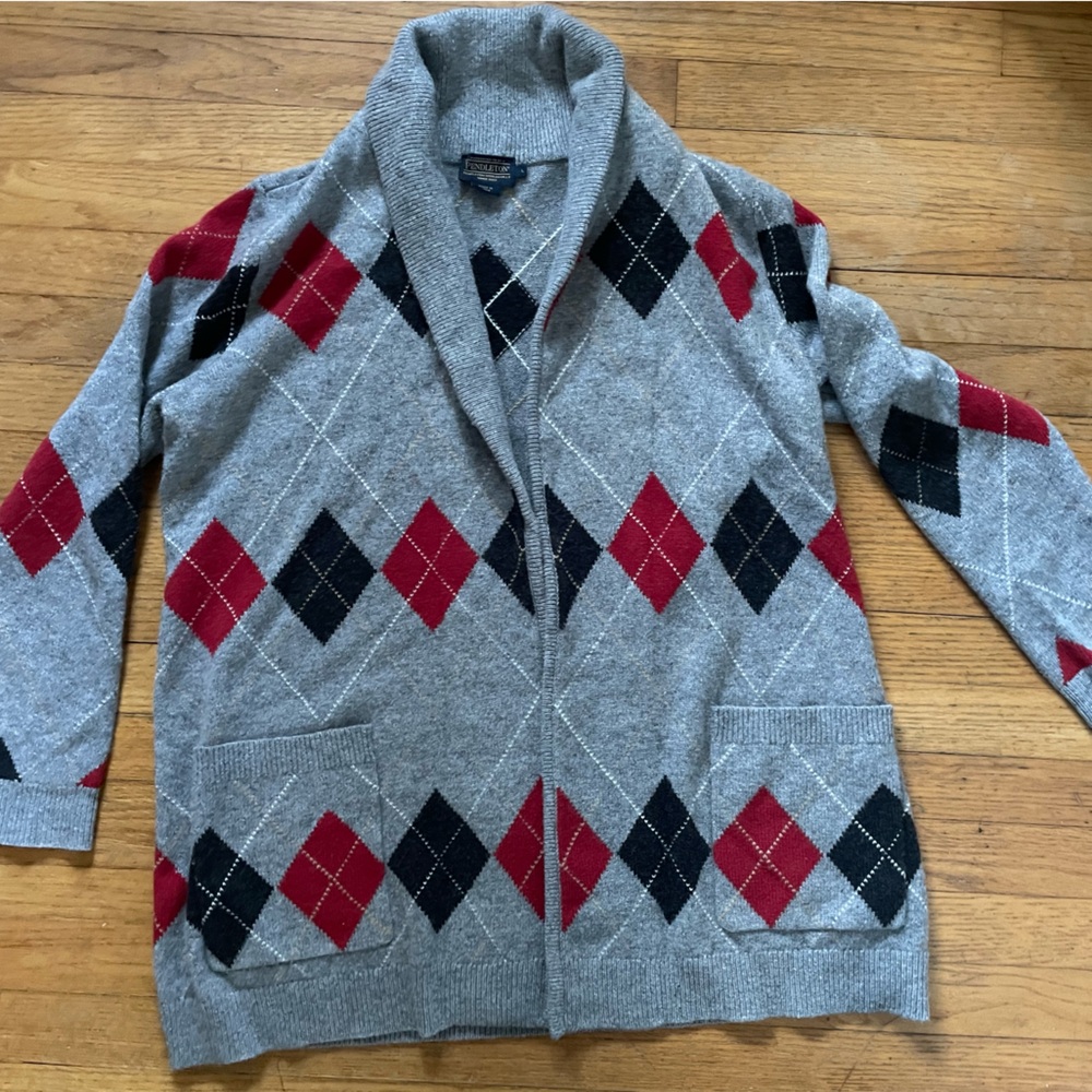 Pendleton classic grey argyle sweater. Size large. 100% wool.